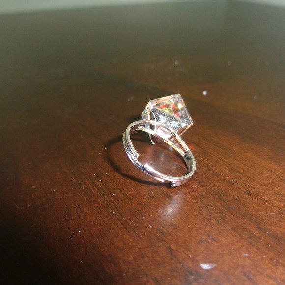 Faux Crystal cube ring- costume jewelry - Picture 6 of 10